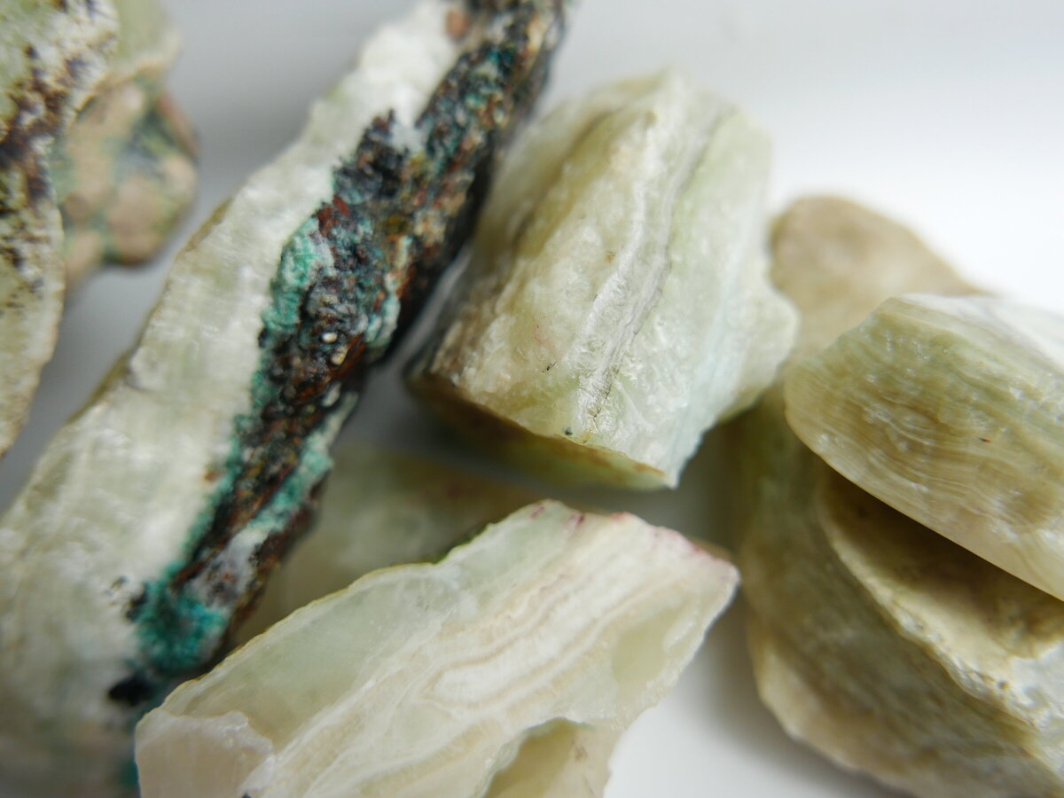 Imatge de mineral Calcita niquel&iacute;fera de Peramea