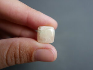 Imatge de mineral Caboixó calcita niquelífera 00546